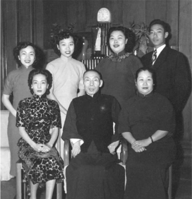 “米兰·官方网站”
1991年 杜月笙的儿子回国 一脱手就募捐18亿骨董给国家(图3)